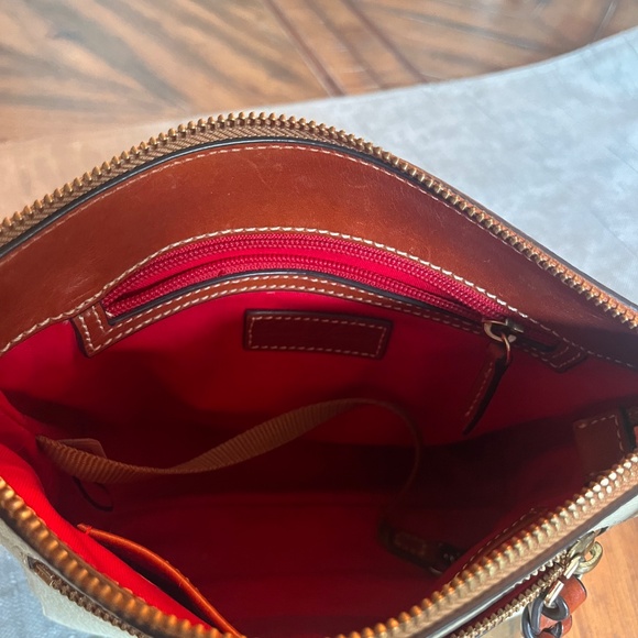 Dooney & Burke, Cream Pebble Leather Crossbody Bag - Picture 4 of 7